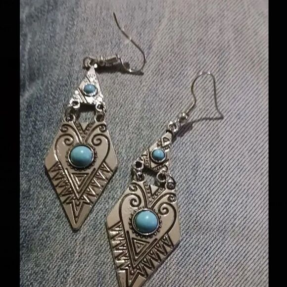 🪷Lightweight SilverTone Turquoise Boho Hook Drop Earrings - Picture 3 of 16